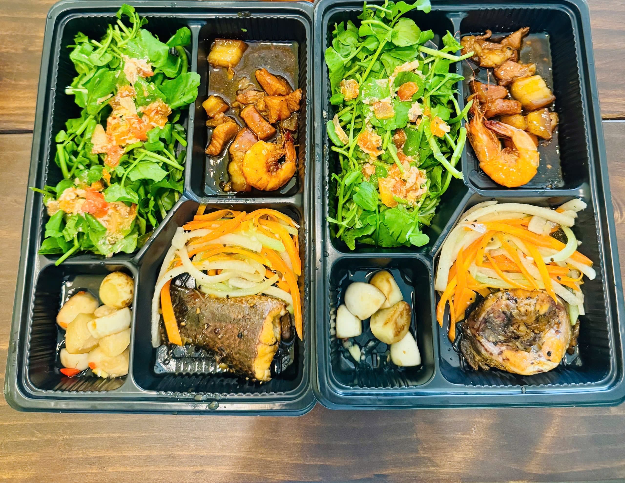 Phần cơm delivery đóng hộp